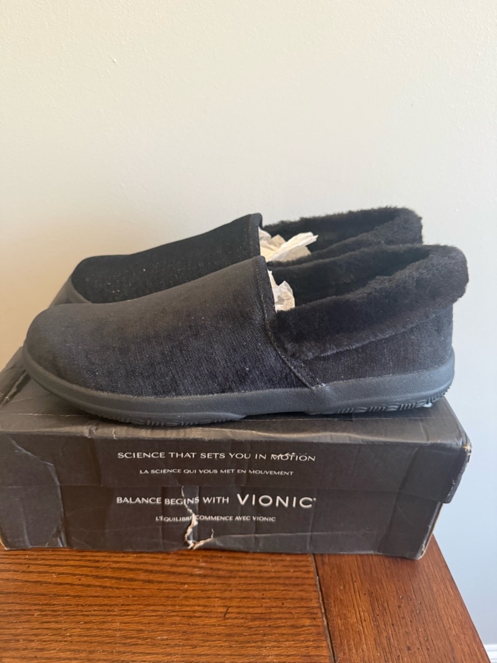 Vionic Clare Black Cozy Slip-On Slippers‎ 11 NEW